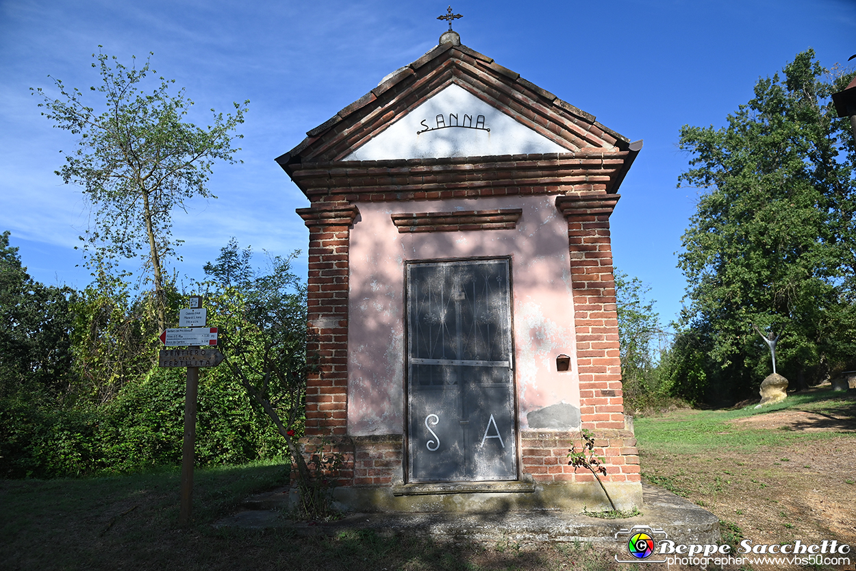 VBS_10004 - Pietra e Cappella di S. Anna - Cisterna d'Asti.jpg